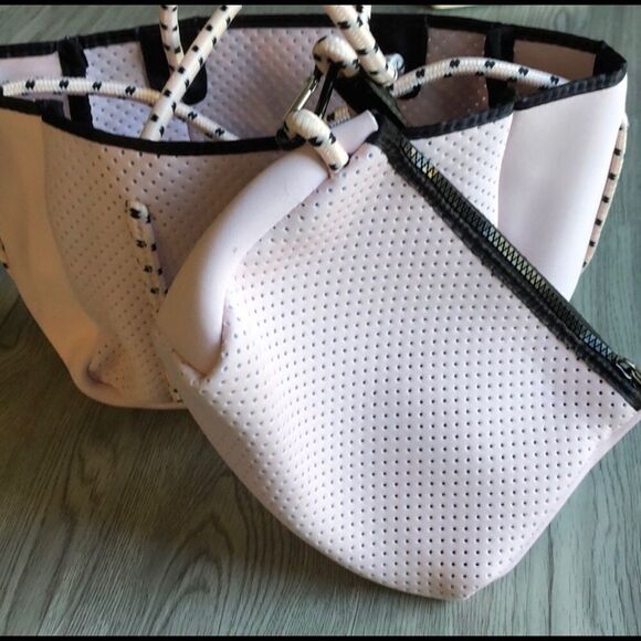 Neoprene Tote Light Pink - Picture 3 of 3